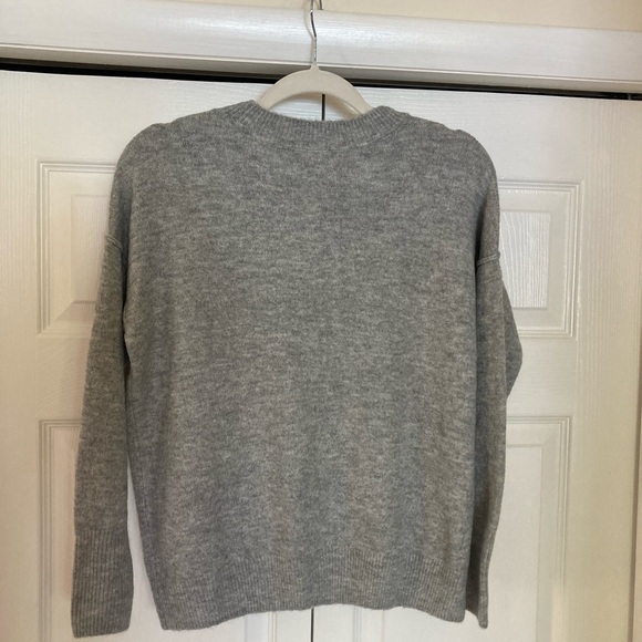 Gray Sweater with Red Heart Design Vince Camuto NWT - Picture 9 of 9